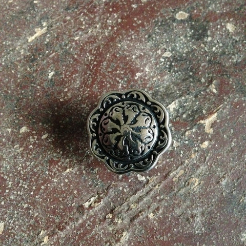 JUL Floral Relief Pedestal Buttons